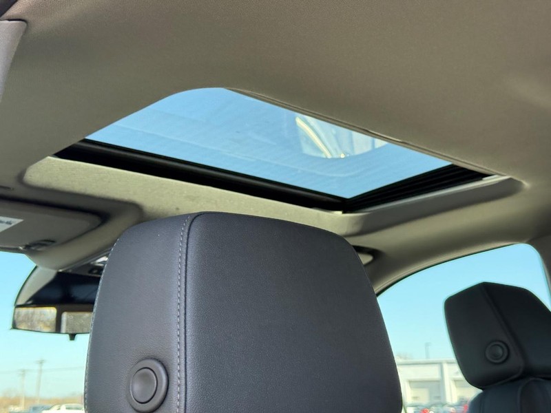 Chevrolet Silverado 1500 Vehicle Full-screen Gallery Image 6