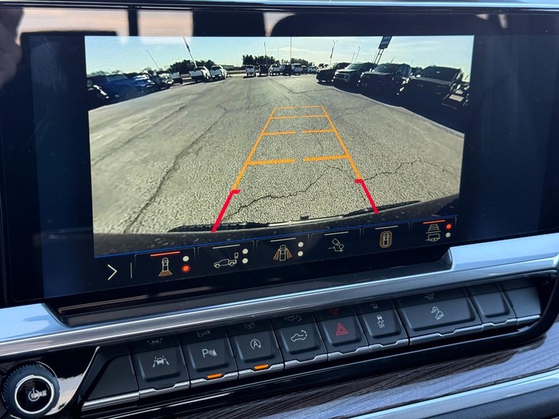 Chevrolet Silverado 1500 Vehicle Full-screen Gallery Image 12