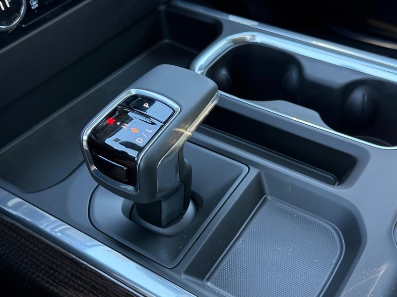 Chevrolet Silverado 1500 Vehicle Full-screen Gallery Image 15