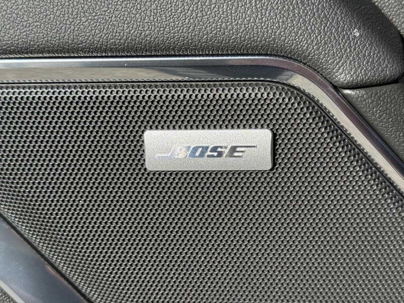 Chevrolet Silverado 1500 Vehicle Full-screen Gallery Image 18