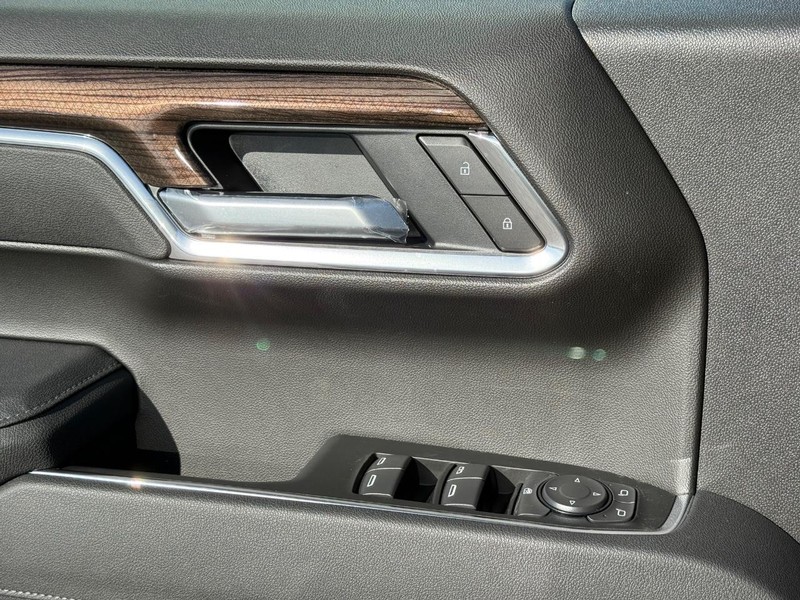 Chevrolet Silverado 1500 Vehicle Full-screen Gallery Image 19