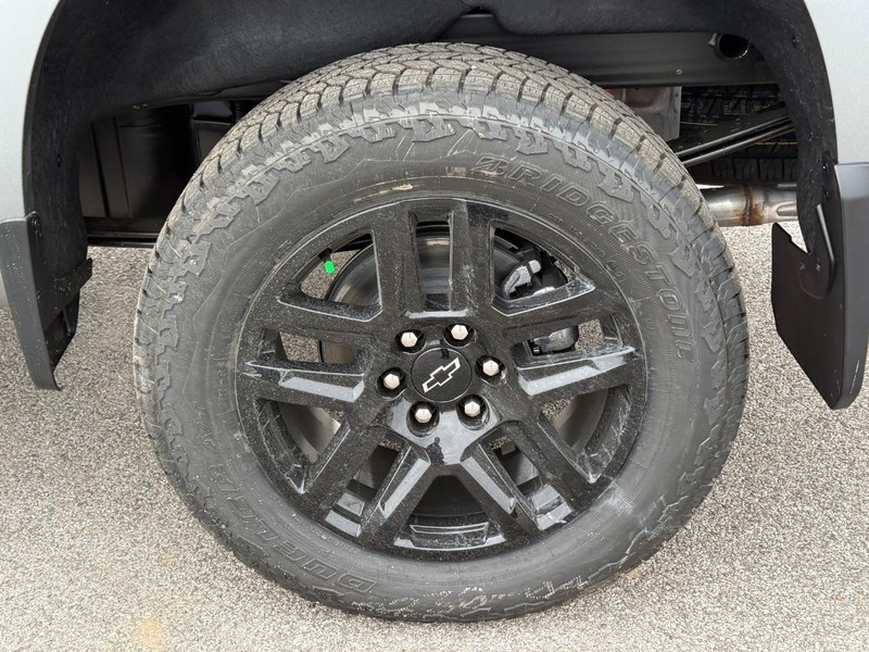 Chevrolet Silverado 1500 Vehicle Full-screen Gallery Image 4