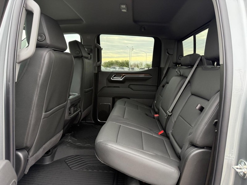 Chevrolet Silverado 1500 Vehicle Full-screen Gallery Image 5