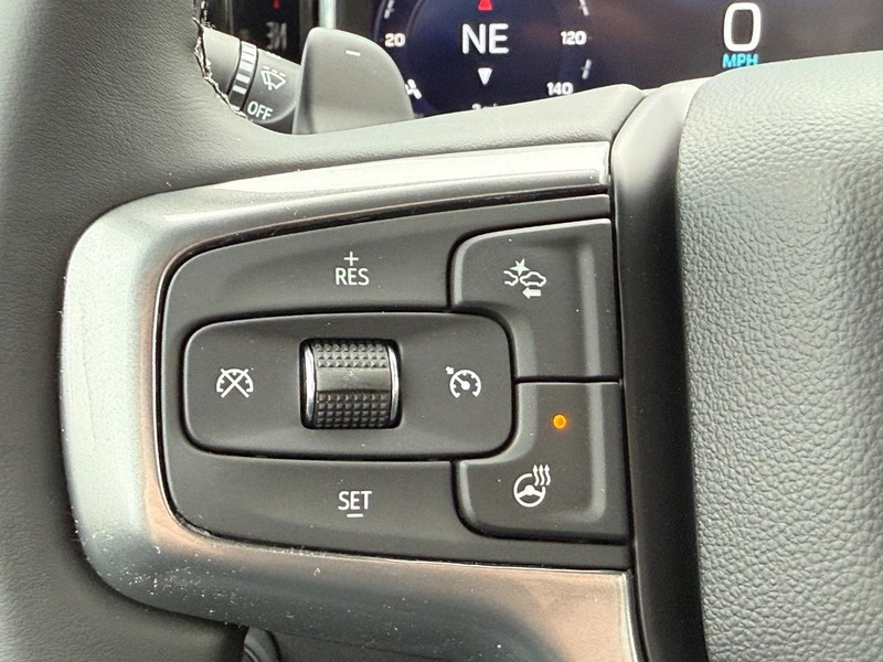 Chevrolet Silverado 1500 Vehicle Full-screen Gallery Image 8