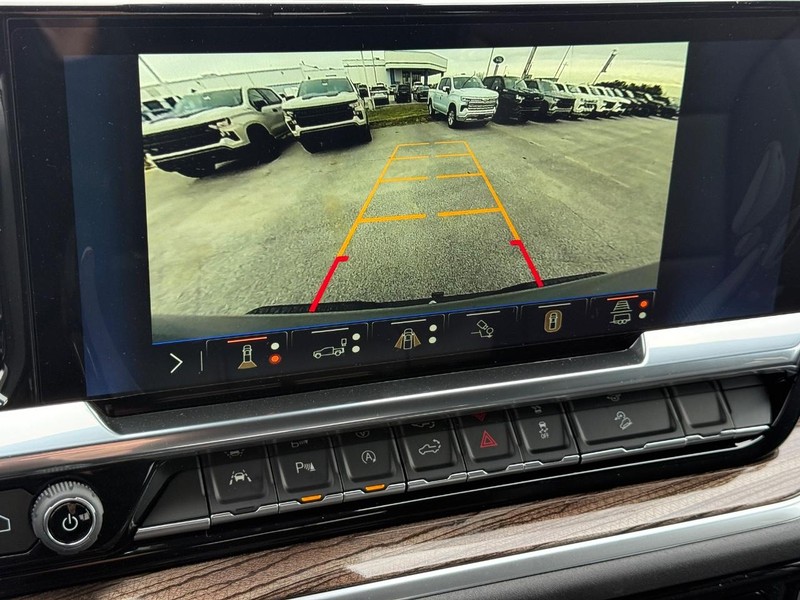 Chevrolet Silverado 1500 Vehicle Full-screen Gallery Image 11