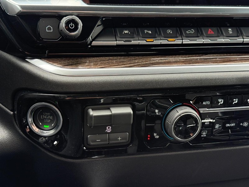 Chevrolet Silverado 1500 Vehicle Full-screen Gallery Image 12