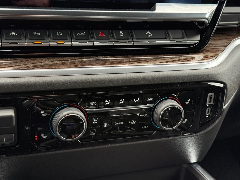 Chevrolet Silverado 1500 Vehicle Full-screen Gallery Image 13