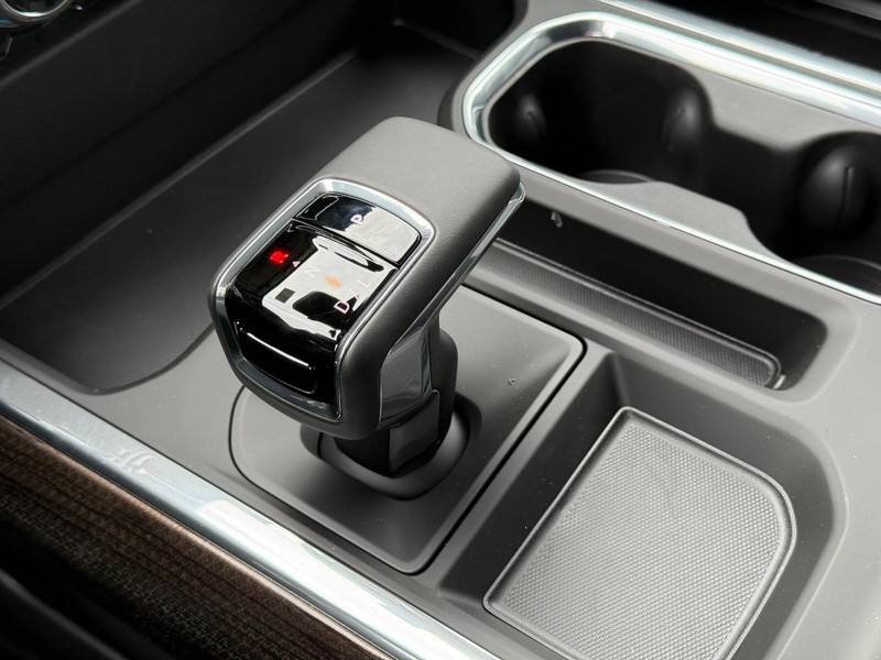 Chevrolet Silverado 1500 Vehicle Full-screen Gallery Image 14