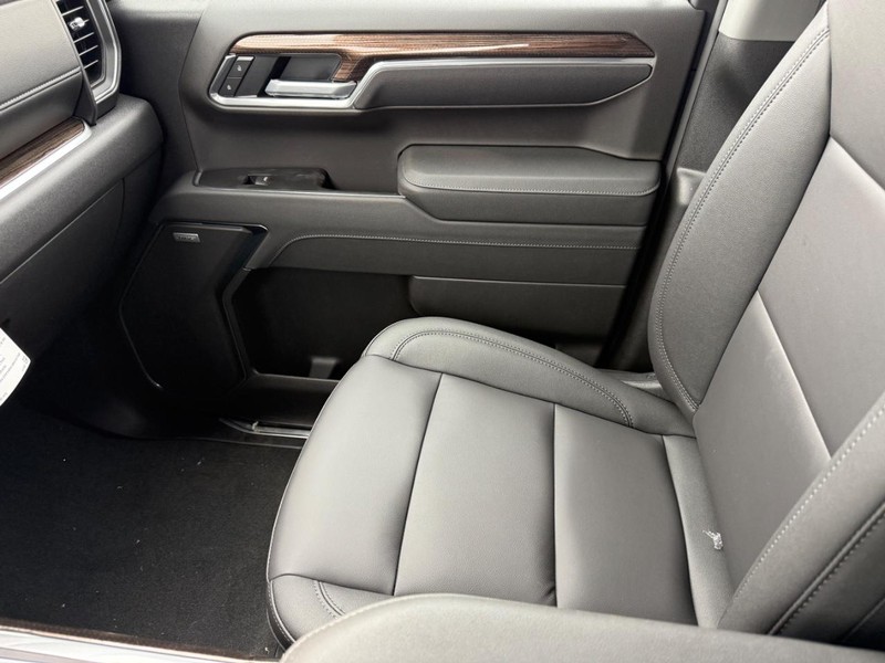 Chevrolet Silverado 1500 Vehicle Full-screen Gallery Image 15