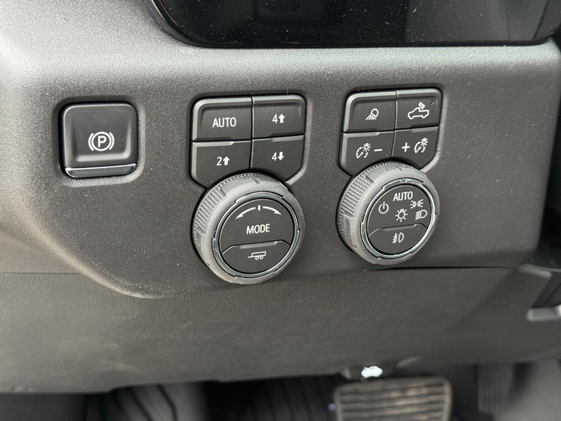 Chevrolet Silverado 1500 Vehicle Full-screen Gallery Image 16