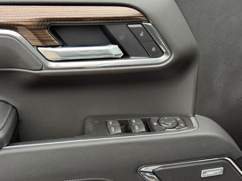 Chevrolet Silverado 1500 Vehicle Full-screen Gallery Image 18