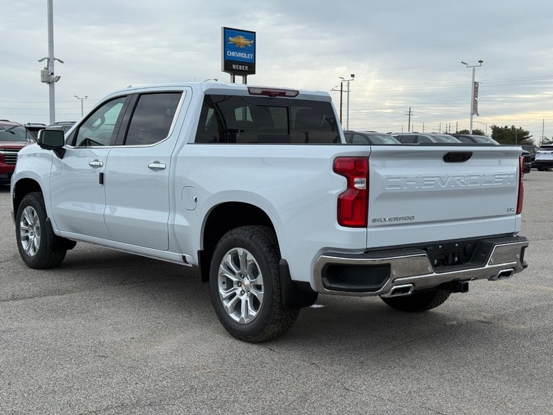 Chevrolet Silverado 1500 Vehicle Full-screen Gallery Image 3