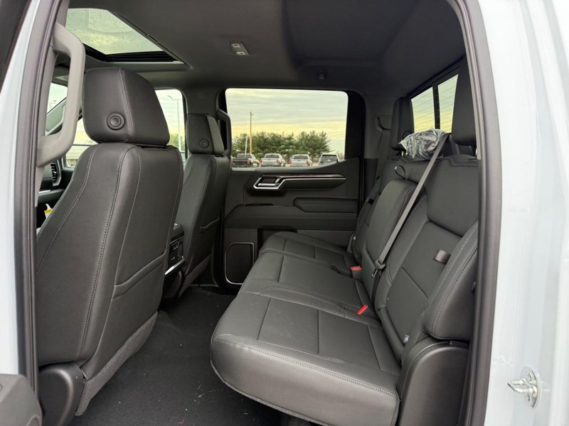 Chevrolet Silverado 1500 Vehicle Full-screen Gallery Image 5