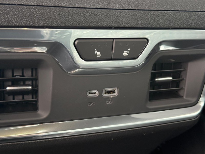 Chevrolet Silverado 1500 Vehicle Full-screen Gallery Image 7