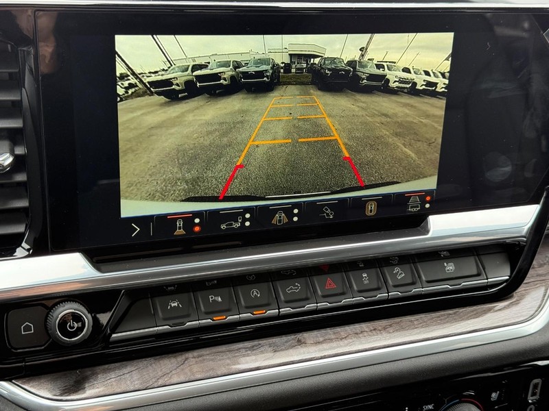 Chevrolet Silverado 1500 Vehicle Full-screen Gallery Image 13