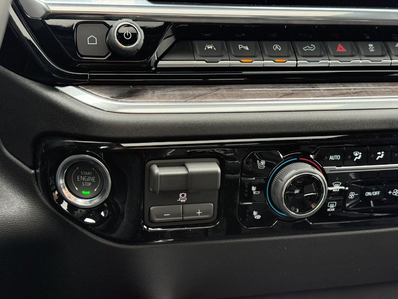 Chevrolet Silverado 1500 Vehicle Full-screen Gallery Image 14