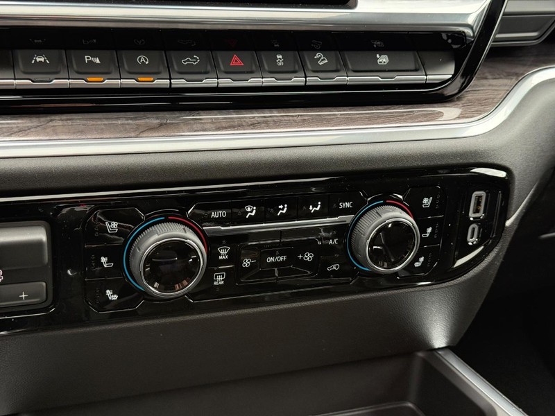 Chevrolet Silverado 1500 Vehicle Full-screen Gallery Image 15