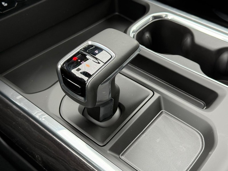 Chevrolet Silverado 1500 Vehicle Full-screen Gallery Image 16