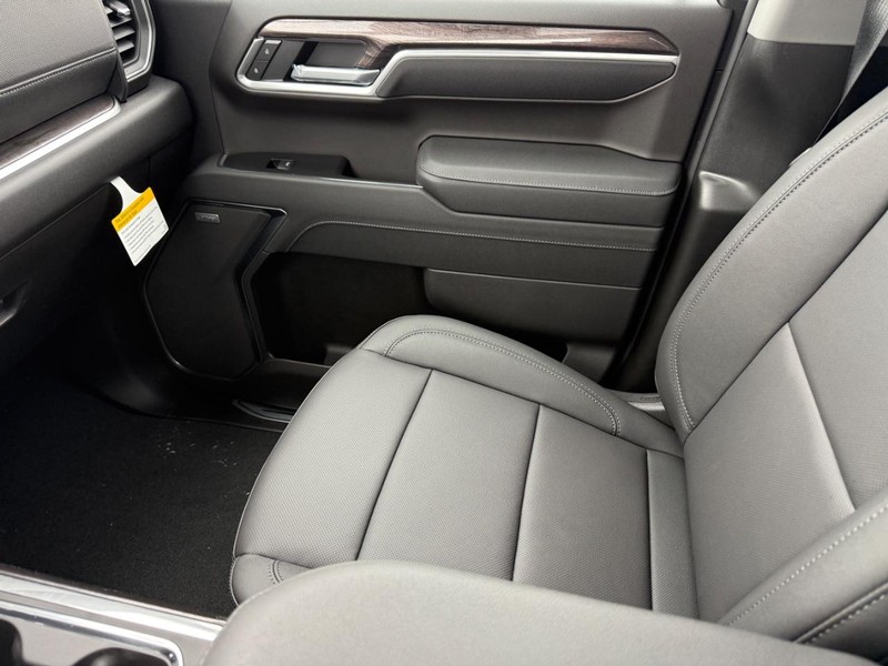 Chevrolet Silverado 1500 Vehicle Full-screen Gallery Image 17