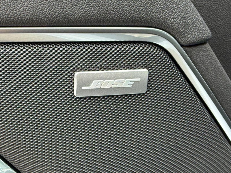 Chevrolet Silverado 1500 Vehicle Full-screen Gallery Image 19