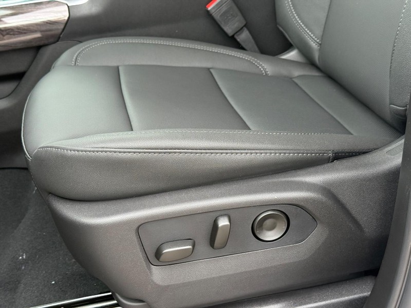 Chevrolet Silverado 1500 Vehicle Full-screen Gallery Image 21