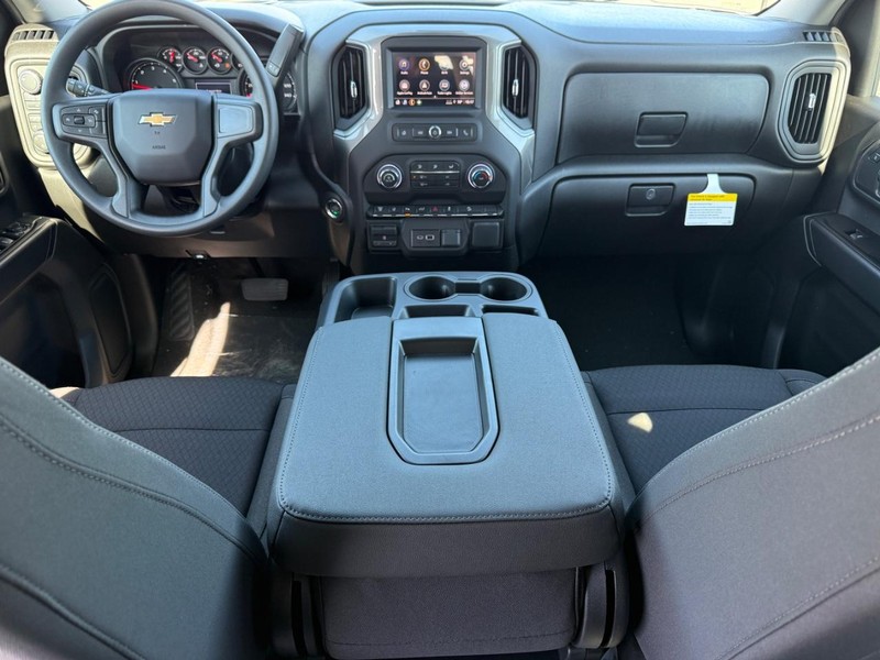 Chevrolet Silverado 2500HD Vehicle Full-screen Gallery Image 6