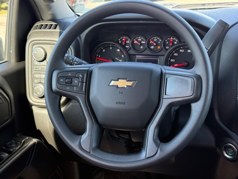 Chevrolet Silverado 2500HD Vehicle Full-screen Gallery Image 7