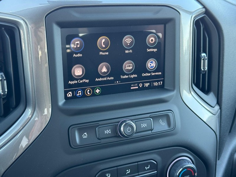 Chevrolet Silverado 2500HD Vehicle Full-screen Gallery Image 10