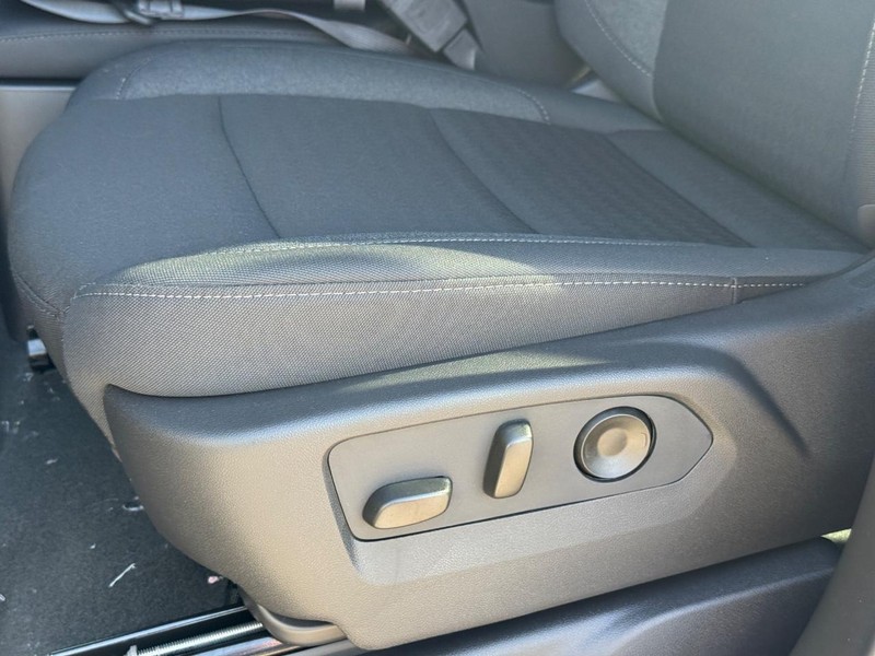 Chevrolet Silverado 2500HD Vehicle Full-screen Gallery Image 16