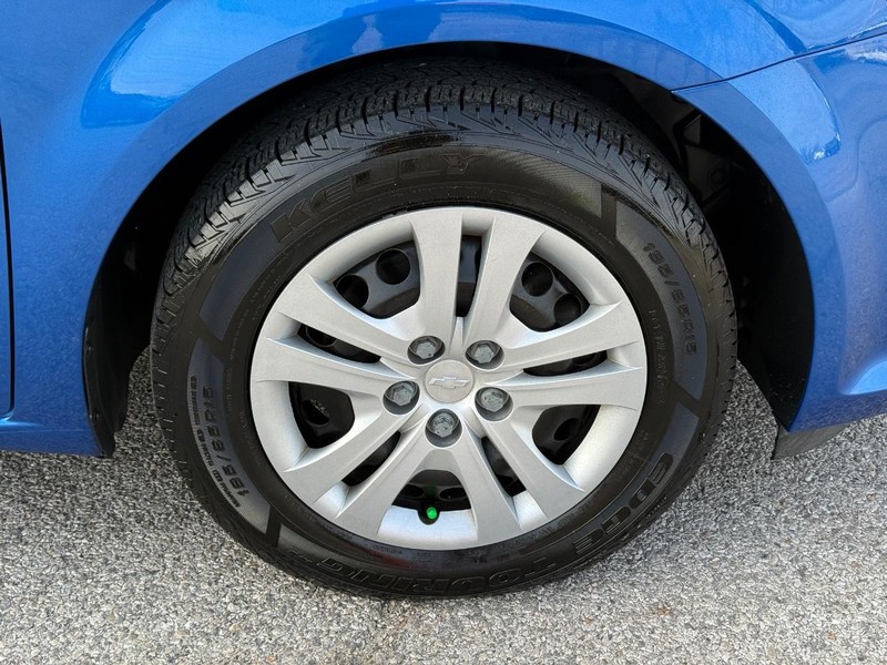 Chevrolet Sonic Vehicle Full-screen Gallery Image 7