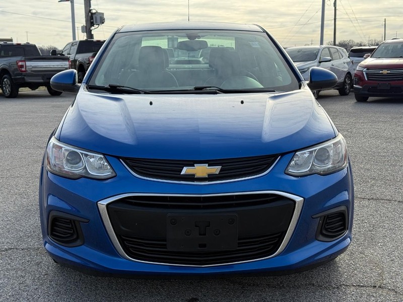 Chevrolet Sonic Vehicle Full-screen Gallery Image 9