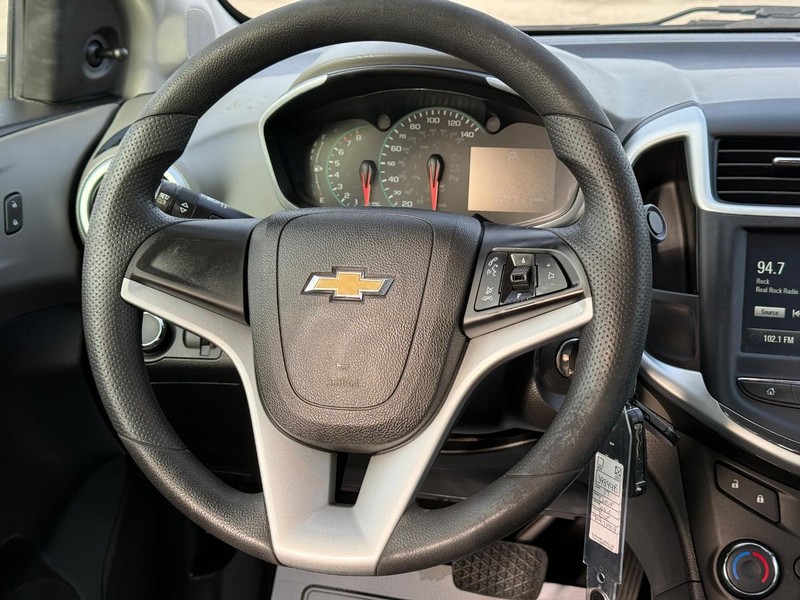 Chevrolet Sonic Vehicle Full-screen Gallery Image 12