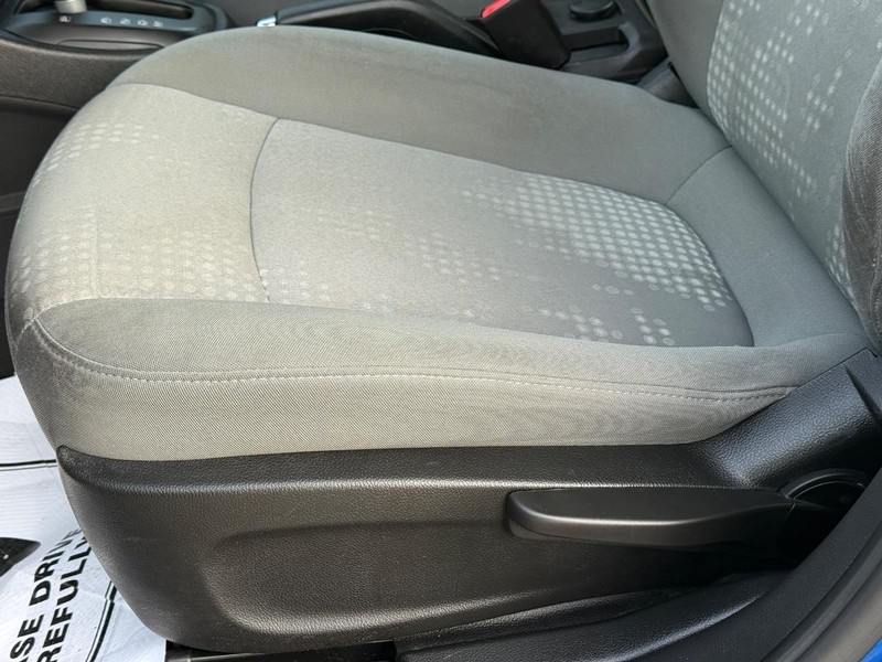 Chevrolet Sonic Vehicle Full-screen Gallery Image 21