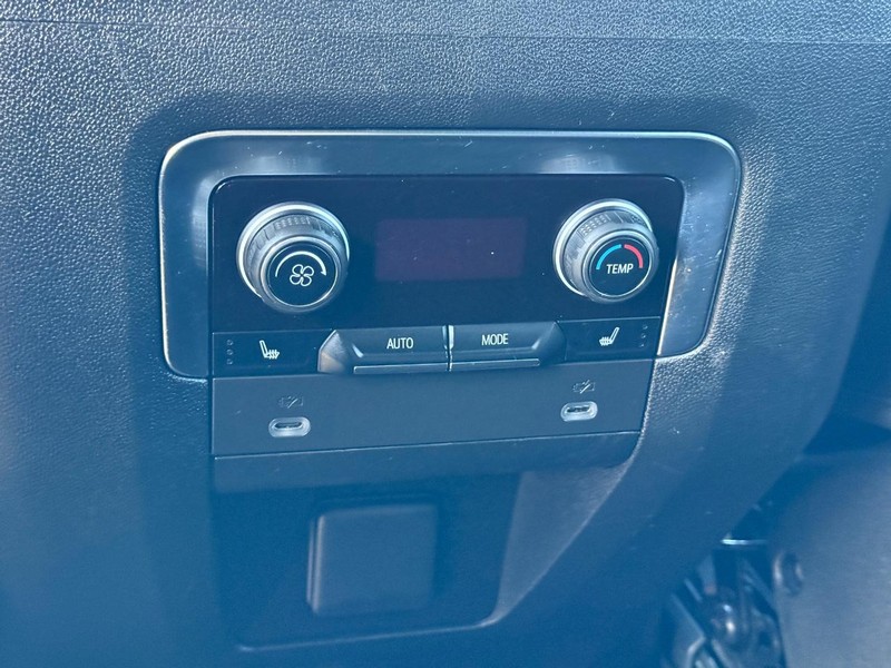 Chevrolet Tahoe Vehicle Full-screen Gallery Image 12