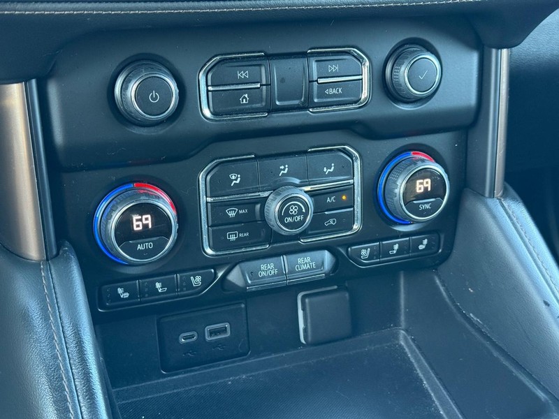 Chevrolet Tahoe Vehicle Full-screen Gallery Image 21