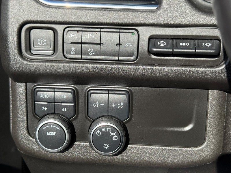 Chevrolet Tahoe Vehicle Full-screen Gallery Image 24