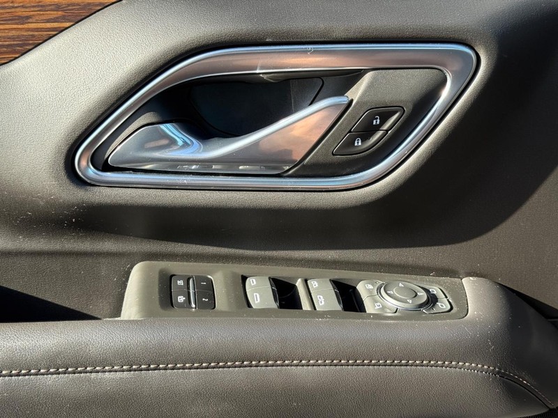 Chevrolet Tahoe Vehicle Full-screen Gallery Image 25