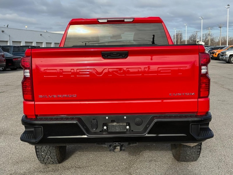 Chevrolet Silverado 1500 Vehicle Full-screen Gallery Image 4