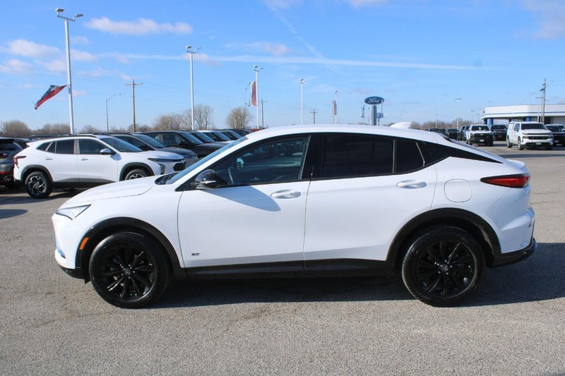 Buick Envista Vehicle Full-screen Gallery Image 02