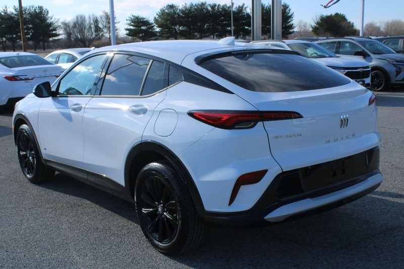 Buick Envista Vehicle Full-screen Gallery Image 03