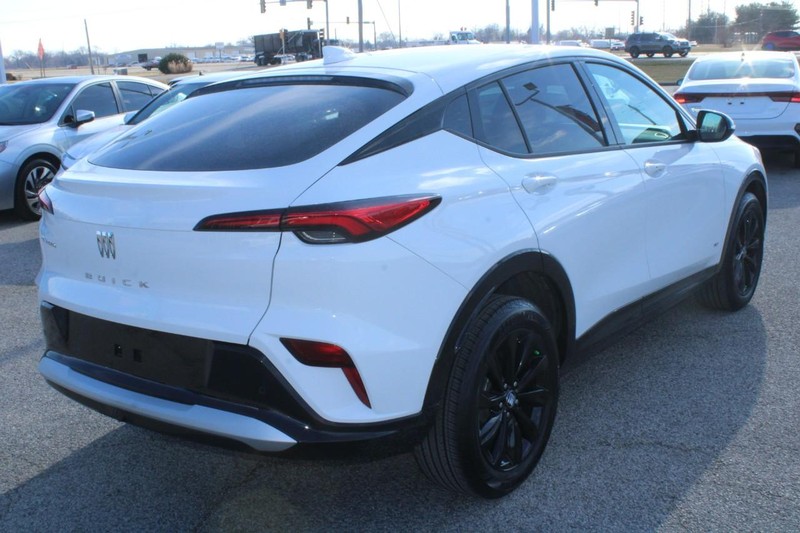 Buick Envista Vehicle Full-screen Gallery Image 05