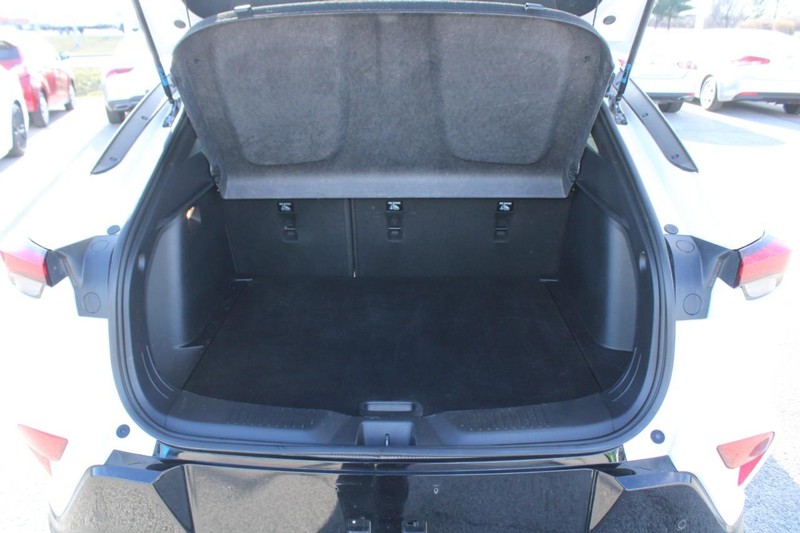 Buick Envista Vehicle Full-screen Gallery Image 06