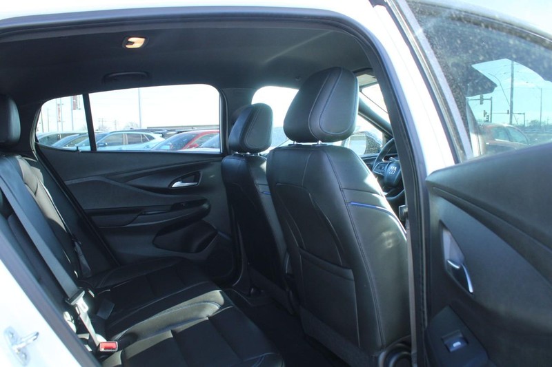 Buick Envista Vehicle Full-screen Gallery Image 09