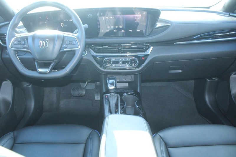 Buick Envista Vehicle Full-screen Gallery Image 10
