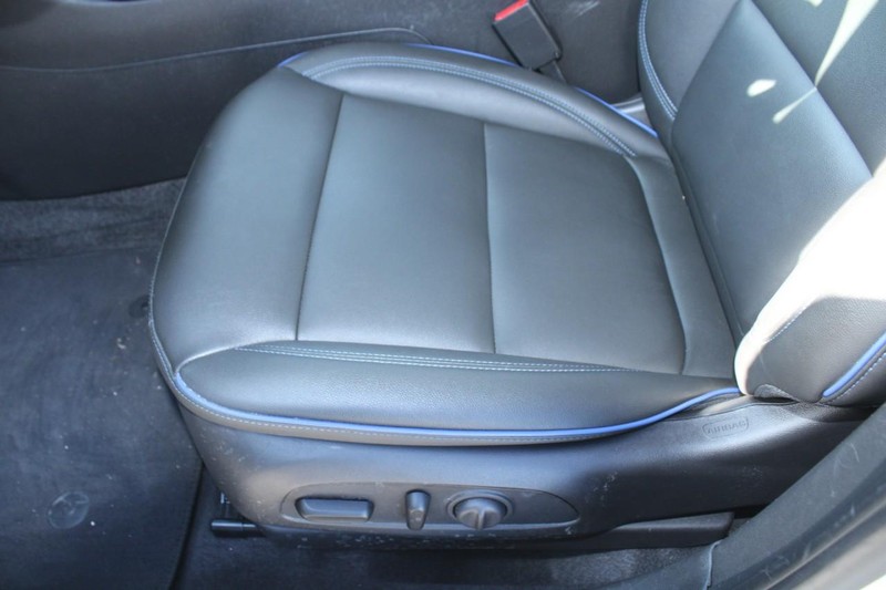 Buick Envista Vehicle Full-screen Gallery Image 15