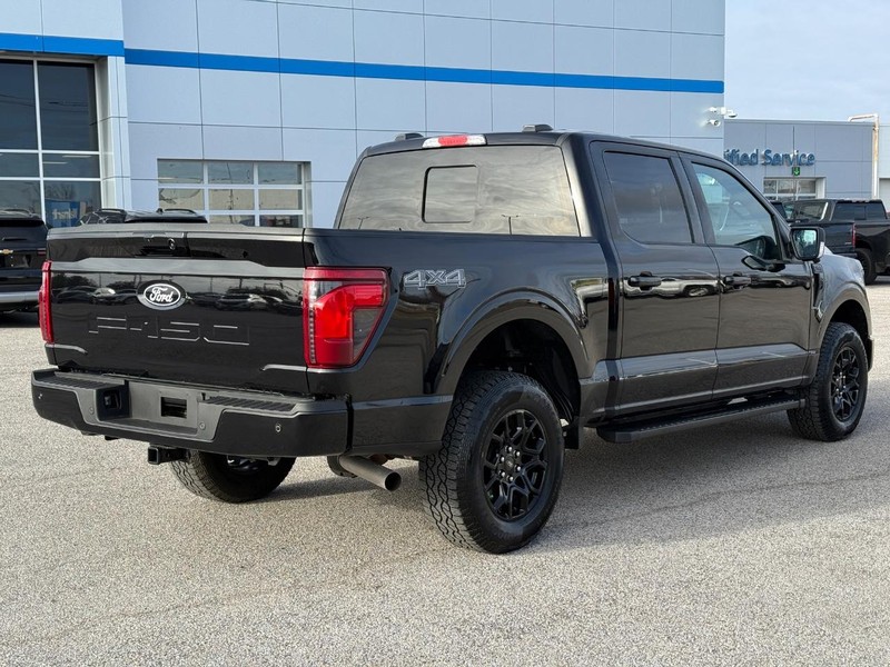 Ford F-150 Vehicle Full-screen Gallery Image 5