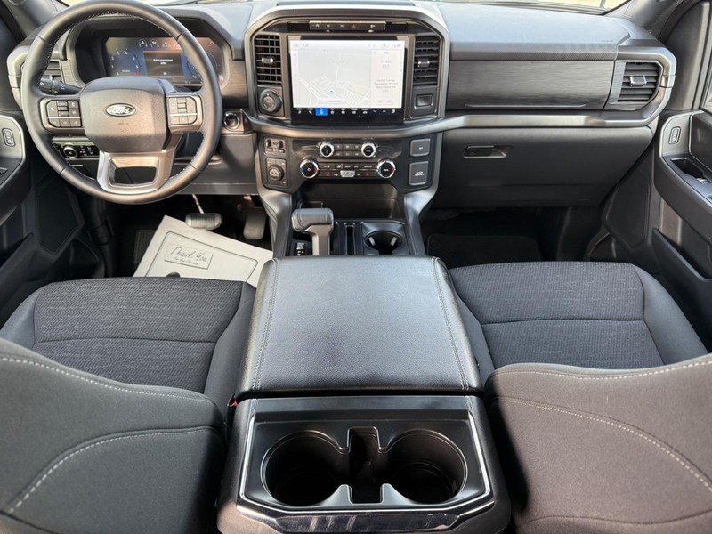 Ford F-150 Vehicle Full-screen Gallery Image 12