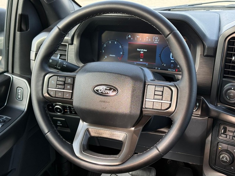 Ford F-150 Vehicle Full-screen Gallery Image 13