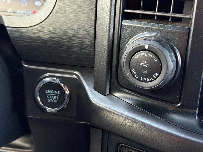 Ford F-150 Vehicle Full-screen Gallery Image 16