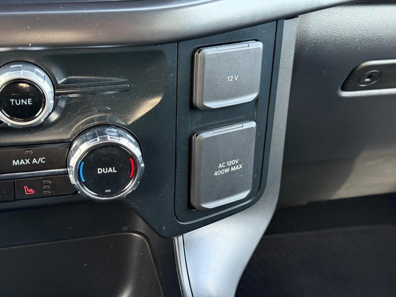 Ford F-150 Vehicle Full-screen Gallery Image 21